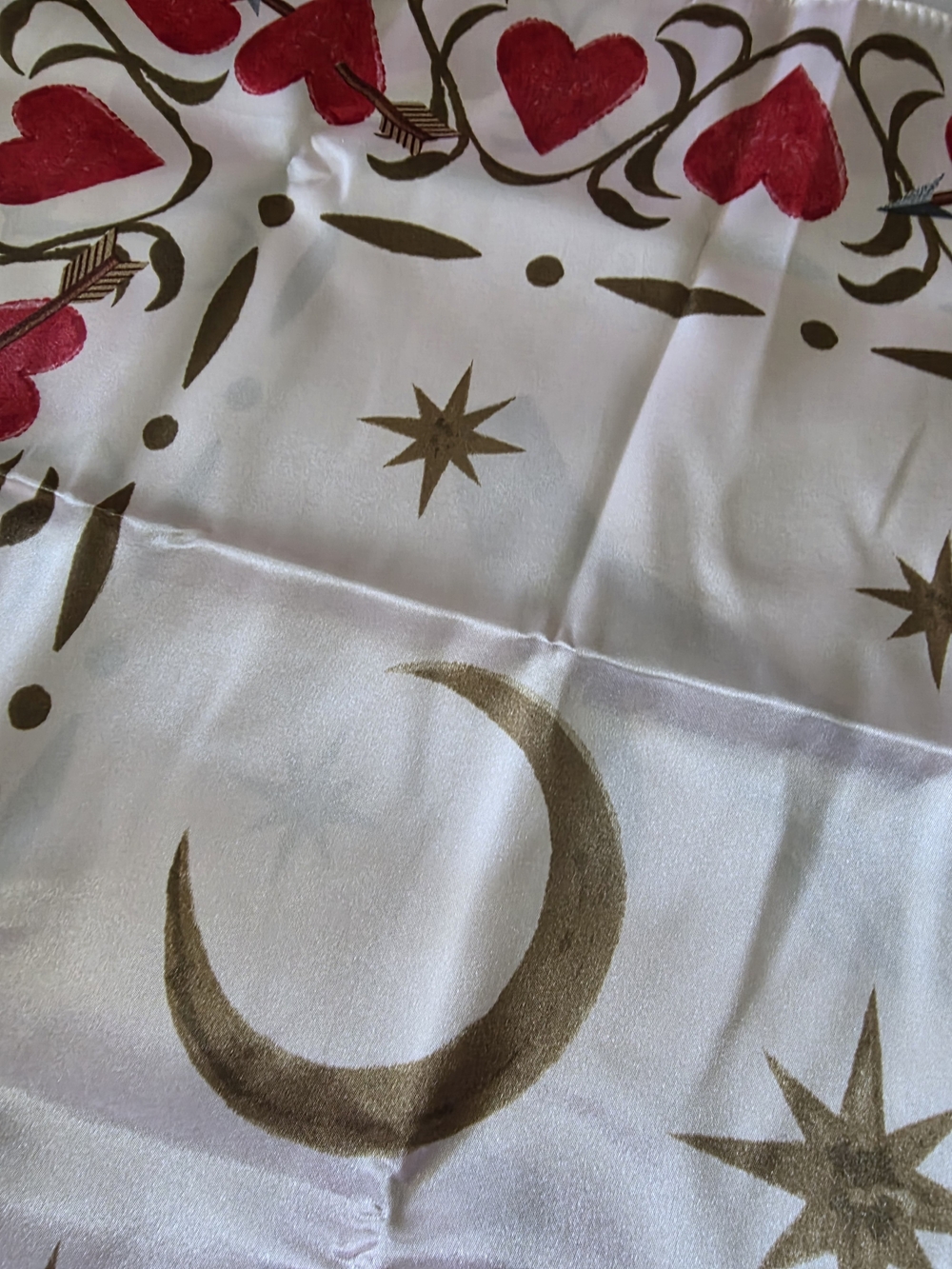 Orabella Signature Scarf Gift Box in Red and Gold - Picture 4 of 9